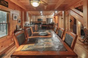 Gallery image of Exquisite Log Cabin in the Pines and Very Private in Sonora