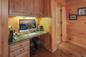 Gallery image of Exquisite Log Cabin in the Pines and Very Private in Sonora