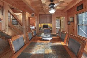 Gallery image of Exquisite Log Cabin in the Pines and Very Private in Sonora