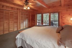 Gallery image of Exquisite Log Cabin in the Pines and Very Private in Sonora