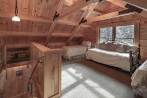 Gallery image of Exquisite Log Cabin in the Pines and Very Private in Sonora