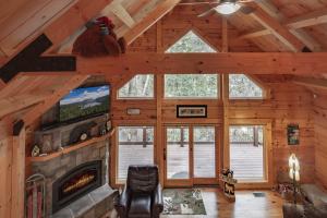 Gallery image of Exquisite Log Cabin in the Pines and Very Private in Sonora