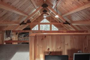 Gallery image of Exquisite Log Cabin in the Pines and Very Private in Sonora