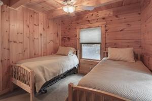 Gallery image of Exquisite Log Cabin in the Pines and Very Private in Sonora