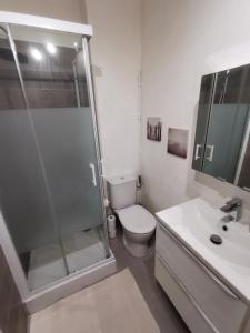 Koupelna v ubytování La Rade - Évasion et Culture + 10 fotografií