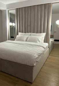 Ένα ή περισσότερα κρεβάτια σε δωμάτιο στο Mirror Apartments