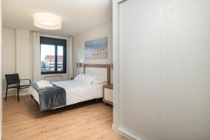 Postel nebo postele na pokoji v ubytování Trisquel, apartamento con piscina en Llanes VUT-3108-AS