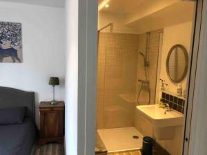 a bathroom with a sink and a shower next to a toilet at Bellevue in Treignac