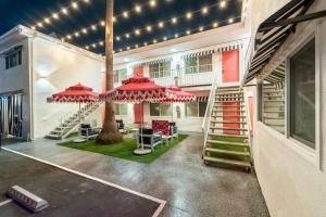 arium of a building with a staircase and red umbrellas at Santa Monica Hotel in Los Angeles