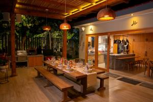 Restoran atau tempat lain untuk makan di Acari Hotel Resort