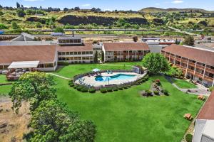 an overhead view of a building with a large yard at Columbia River Hotel, Ascend Hotel Collection in The Dalles in The Dalles
