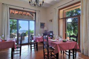 a dining room with tables with pink tablecloths at Finca La Fronda in Alájar