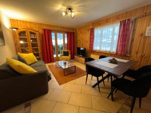 Posezení v ubytování L'Hérensarde, bel appartement avec jardin-terrasse et garage