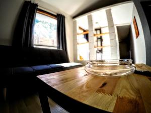 a glass bowl on a wooden table in a living room at Apartamento La Tablada in Villa General Belgrano +11 photos