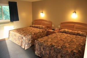 Cama ou camas em um quarto em Lamplighter Inn