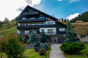 Photo de la galerie de l'établissement Poiana Soarelui, à Moieciu de Sus 25 autres photos