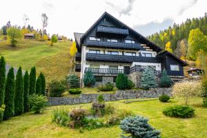 a large house on a hill with a yard at Poiana Soarelui in Moieciu de Sus