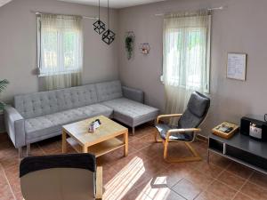 Гостиная зона в MyseA VillasNikiti