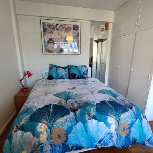 Ένα ή περισσότερα κρεβάτια σε δωμάτιο στο Studio COSY et SPACIEUX AVEC EMPLACEMENT IDEAL