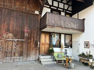 a building with a wooden door and a basketball hoop at charmante 3,5 Zimmer Wohnung in Bauernhaus in Volketswil