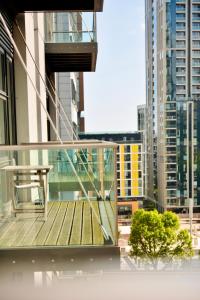 a balcony with a table and a view of a city at 2 Bedroom Discovery Dock in London