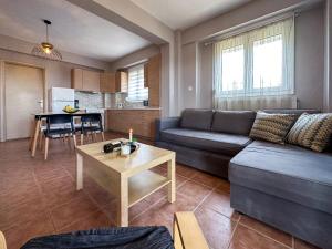 Гостиная зона в MyseA VillasNikiti