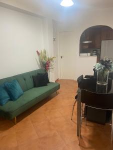 A seating area at Apartamento Plaza de la Alfalfa