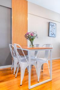 Modern&New Apartment in Palermo - by BueRentals的电视和/或娱乐中心