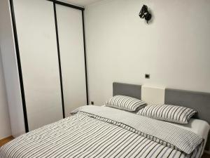 A bed or beds in a room at Apartment Urban Nest