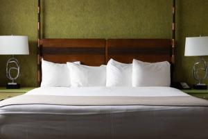 Postel nebo postele na pokoji v ubytování Hotel Champlain