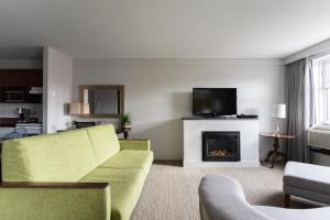 TV a/nebo společenská místnost v ubytování Hotel Champlain