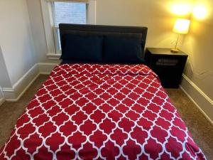 Ein Bett oder Betten in einem Zimmer der Unterkunft Logan House