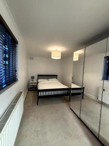 a bedroom with a bed and a window at Quaint 1BD Flat 5 mins from Emirates Stadium! in London