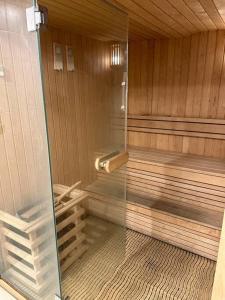 a room with a sauna with a glass wall at Apartment with Modern Amenities in Muscat
