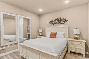 Postel nebo postele na pokoji v ubytování Oceanside Escape + 30 fotografií