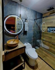 Koupelna v ubytování Habitacion Deluxe 2 con Jacuzzi a 20 mt del parque