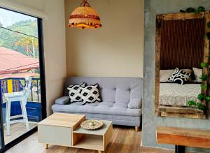 Posezení v ubytování Habitacion Deluxe 2 con Jacuzzi a 20 mt del parque