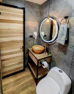 Koupelna v ubytování Habitacion Deluxe 2 con Jacuzzi a 20 mt del parque