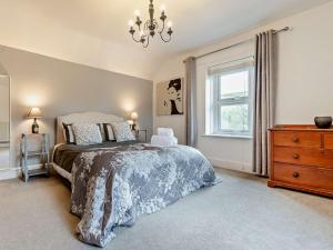 a bedroom with a bed and a dresser and a window at 4 bed in Cromford 52094 in Highpeak Junction