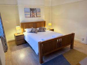 En eller flere senge i et værelse på Camden Regent's Flat