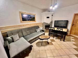 a living room with a couch and a table at Apartamenty Nad Dunajcem koło Zakopanego in Biały Dunajec