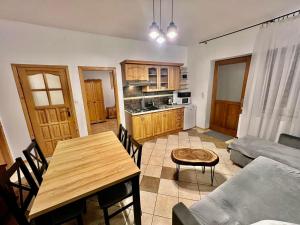 a living room with a table and a couch at Apartamenty Nad Dunajcem koło Zakopanego in Biały Dunajec