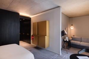 Postel nebo postele na pokoji v ubytování Nobu Hotel London Shoreditch