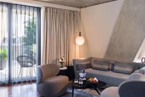 Posezení v ubytování Nobu Hotel London Shoreditch