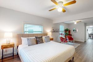 a bedroom with a bed and a ceiling fan at Historic Gillespie Getaway in Sarasota