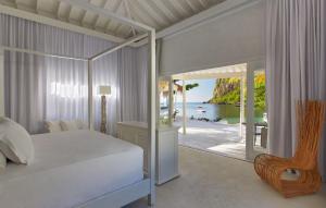 Кровать или кровати в номере Sugar Beach, A Viceroy Resort +37 фотографий