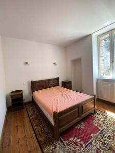 1 dormitorio con 1 cama en una habitación con alfombra en Résidence -pleneuf Val Andre - Maisons & Villas 694 en Pléneuf-Val-André