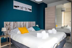 Ένα ή περισσότερα κρεβάτια σε δωμάτιο στο Résidence Ker Diskuiz-bugueles - Maisons & Villas pour 8 Personnes 014