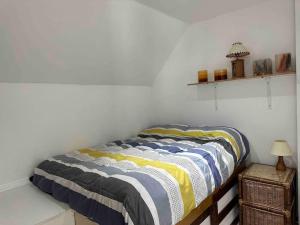 a bedroom with a bed with a striped blanket at Departamento en el Valle Las leñas in Las Lenas