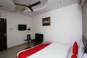 a bedroom with a bed and a ceiling fan at Hotel Pearl in Karnal